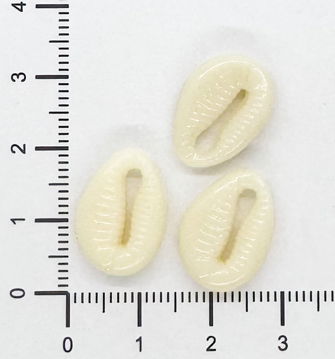 Caracoles buzios partidos plástico beige x 10g