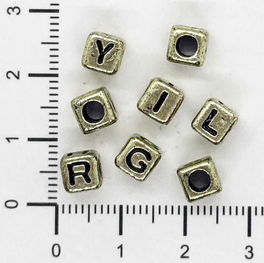 Plástico letras cubo 7x7mm dorado c/negro x 10grs.