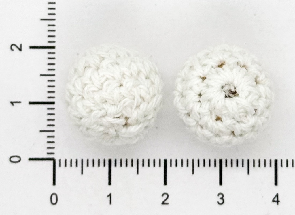 Bolitas 14mm tejidas crochet x 2 un 