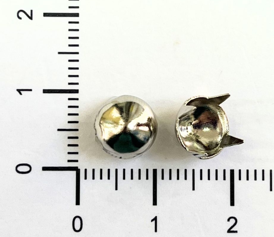 Tachas níquel redondas cónica 8mm x 50un.  