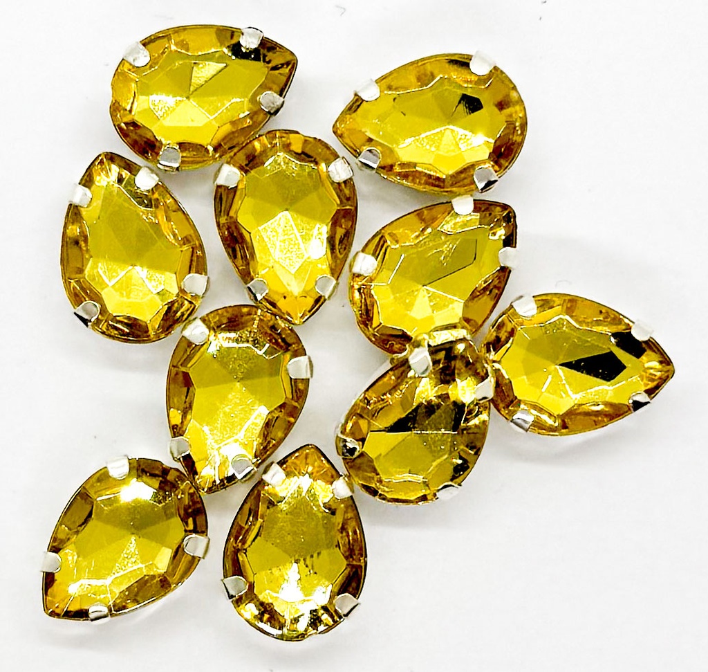 Gema engarzada gota dorado brillo 10x14mm x 10un.