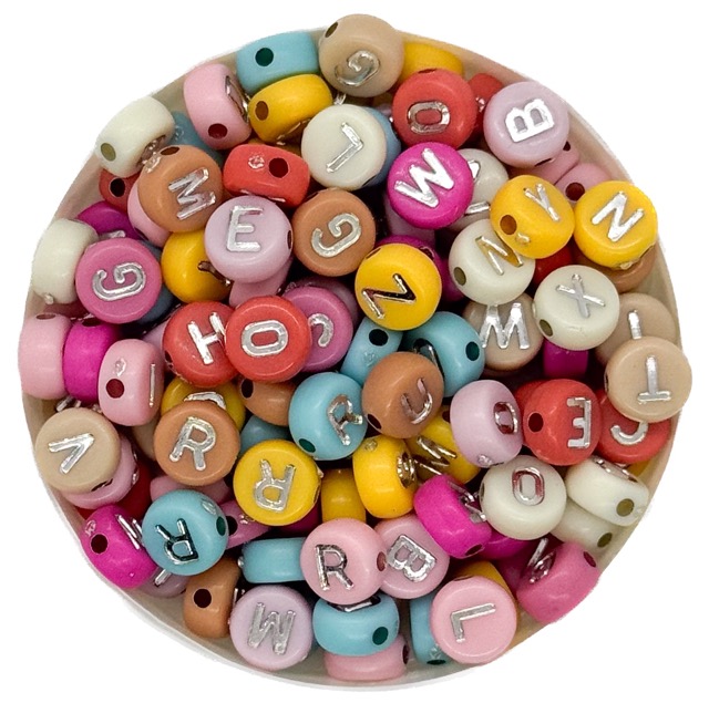 Plástico letras planas 7mm pastel c/plateado x 10grs.