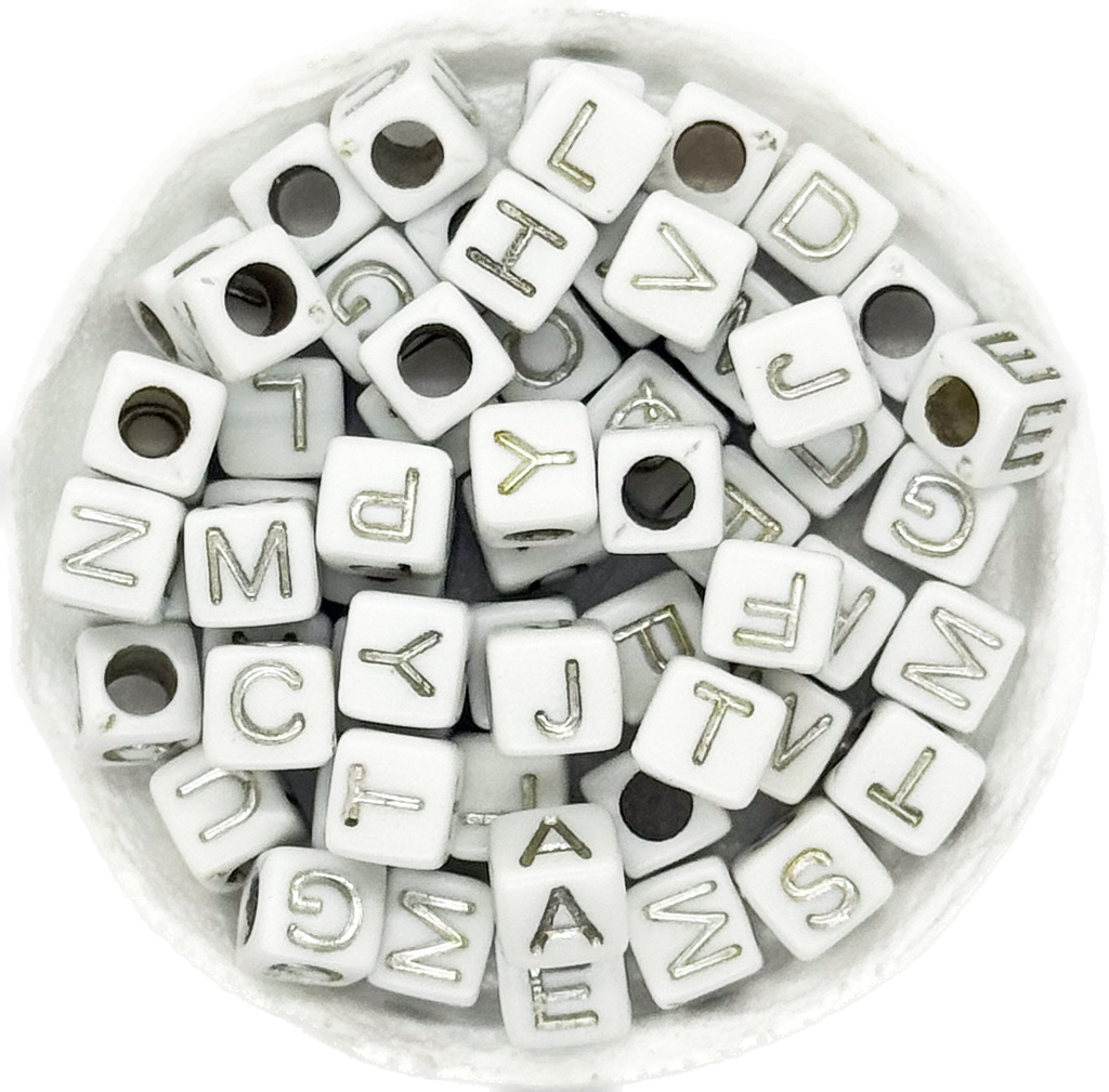 Plástico letras cubo 7x7mm blanca c/plateado x 10grs.