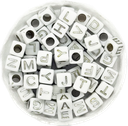 Plástico letras cubo 7x7mm blanca c/plateado x 10grs.