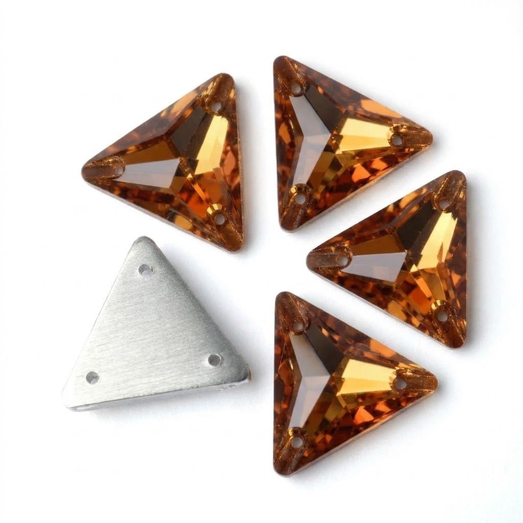 Gema acrílica triangular 15x15mm caramelo x 30 un.      