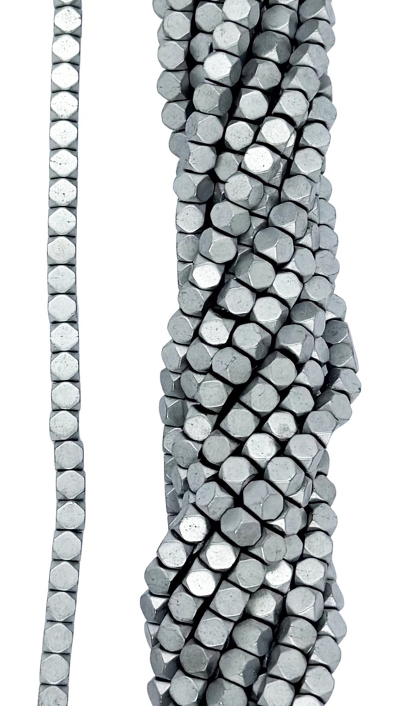 Hematites cubo 4x4mm color #002 x tira 