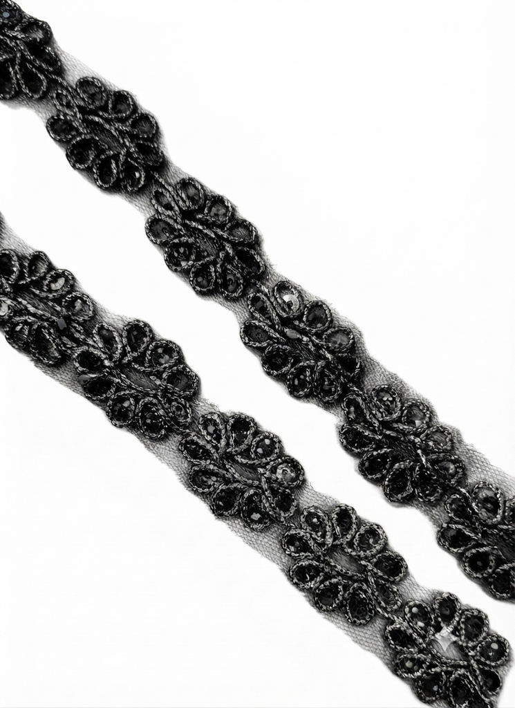 Galón flores con lentejuelas negro 25x30mm x 1mt 