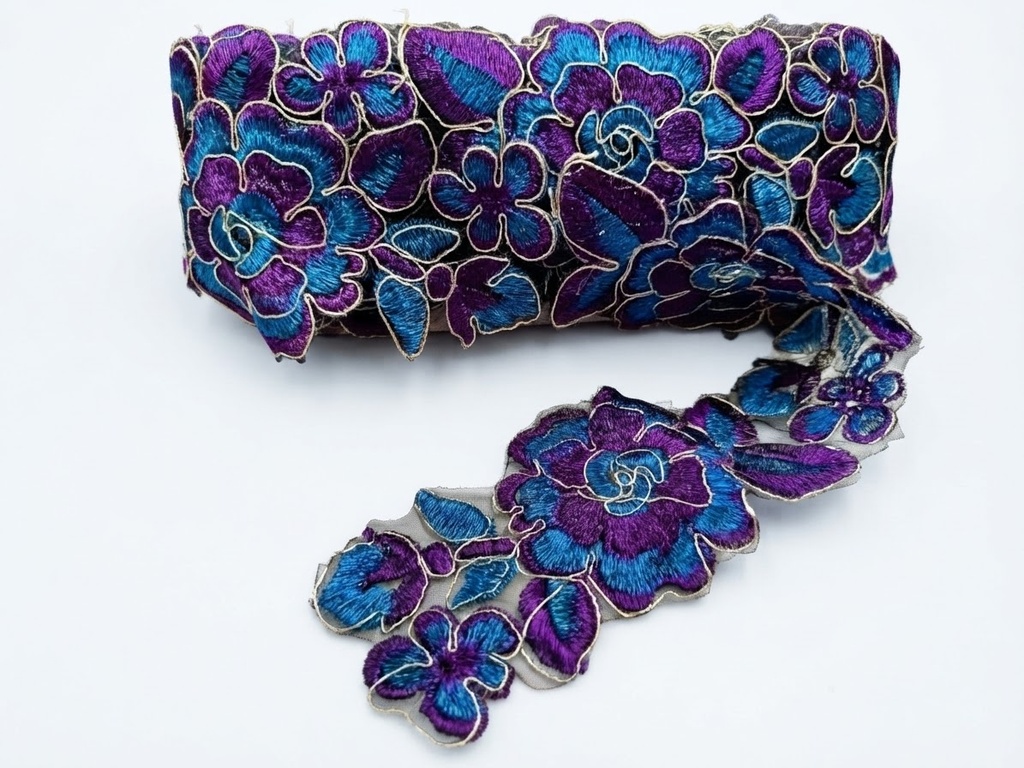Galón Flores azul/lila/plata 70mm x 1mt