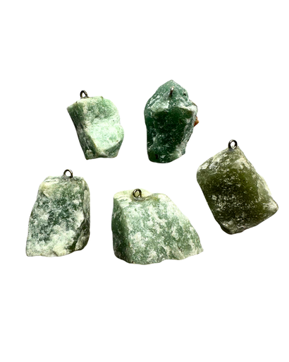 [12213] Dije piedra Cuarzo Verde en bruto c/pitón x 1 un.      
